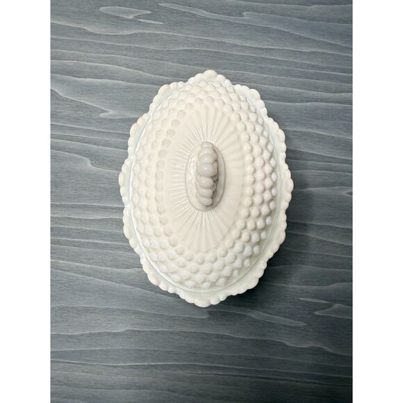 Vintage Oval L.E. Smith Style Milk Glass Hobnail Footed Covered Dish, 1950s–70s - Picture 3 of 8